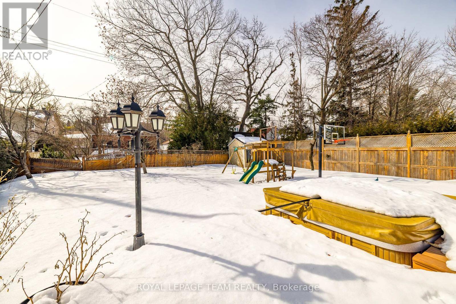 












304 MOUNTBATTEN AVENUE

,
Ottawa,




Ontario
K1H5W3

