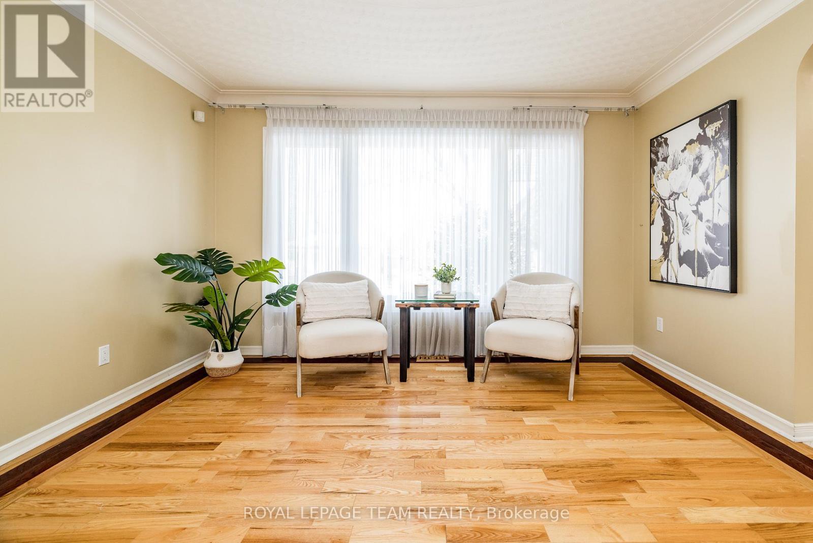 












304 MOUNTBATTEN AVENUE

,
Ottawa,




Ontario
K1H5W3

