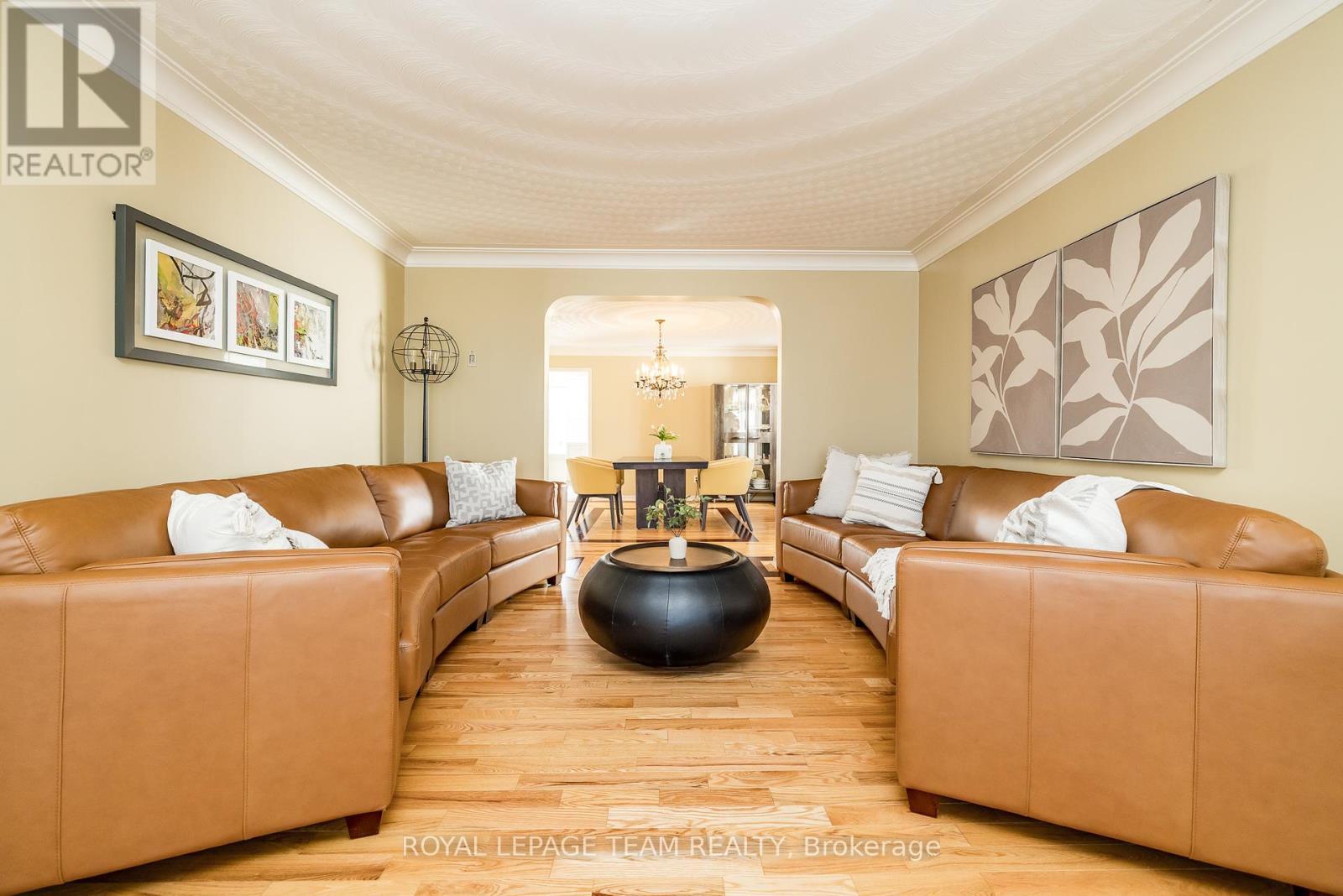 












304 MOUNTBATTEN AVENUE

,
Ottawa,




Ontario
K1H5W3

