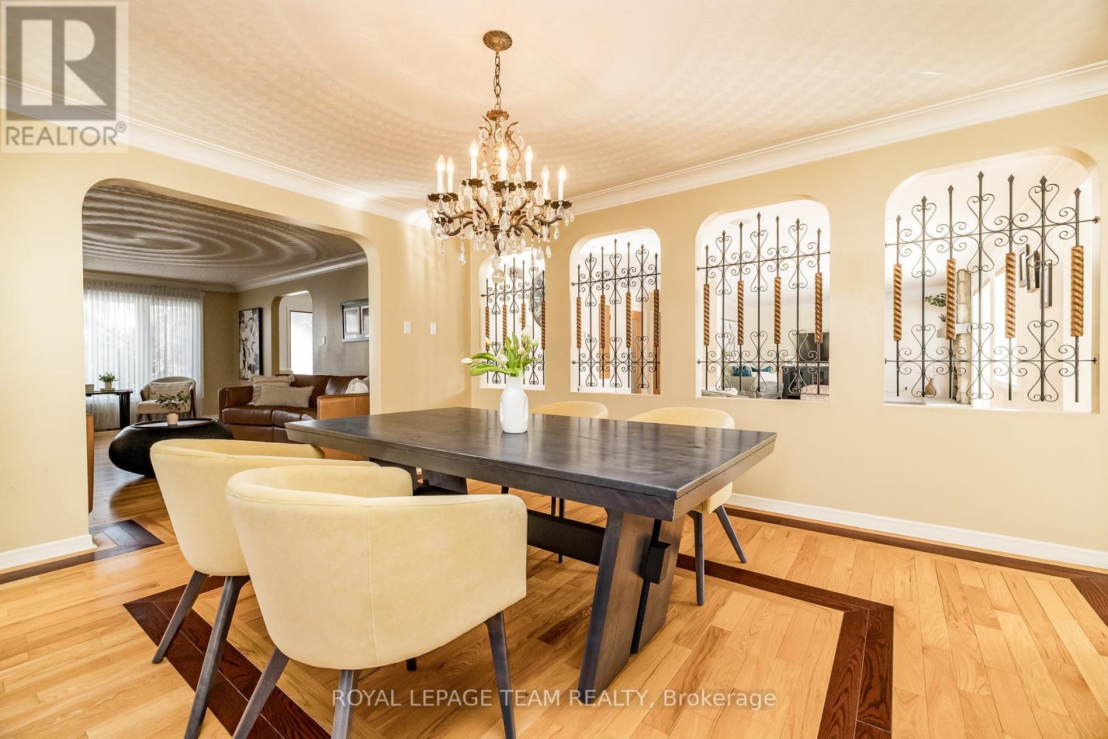 












304 MOUNTBATTEN AVENUE

,
Ottawa,




Ontario
K1H5W3

