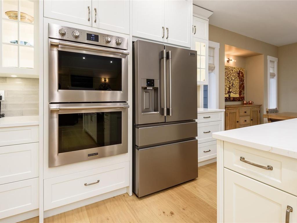 









8968


Henderson

Ave,
Black Creek,




BC
V9J 1A4

