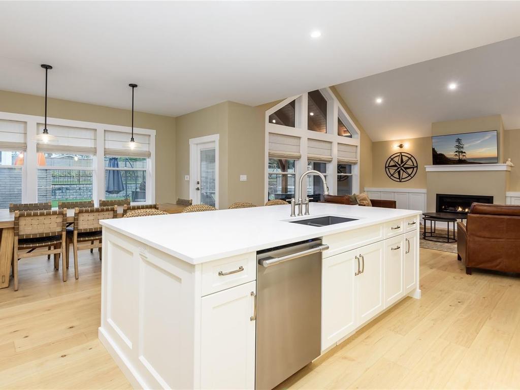 









8968


Henderson

Ave,
Black Creek,




BC
V9J 1A4

