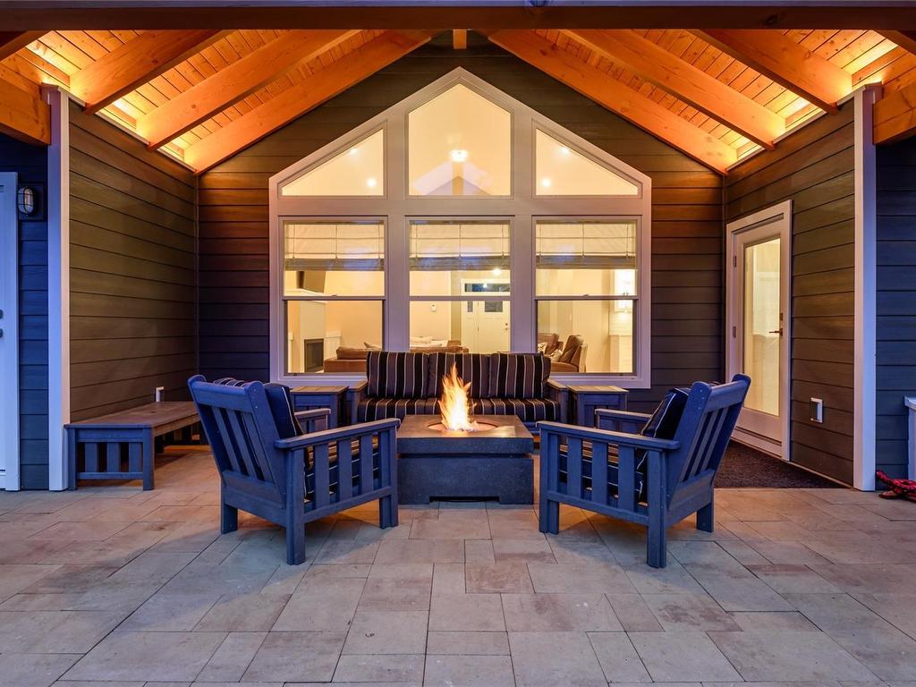 









8968


Henderson

Ave,
Black Creek,




BC
V9J 1A4

