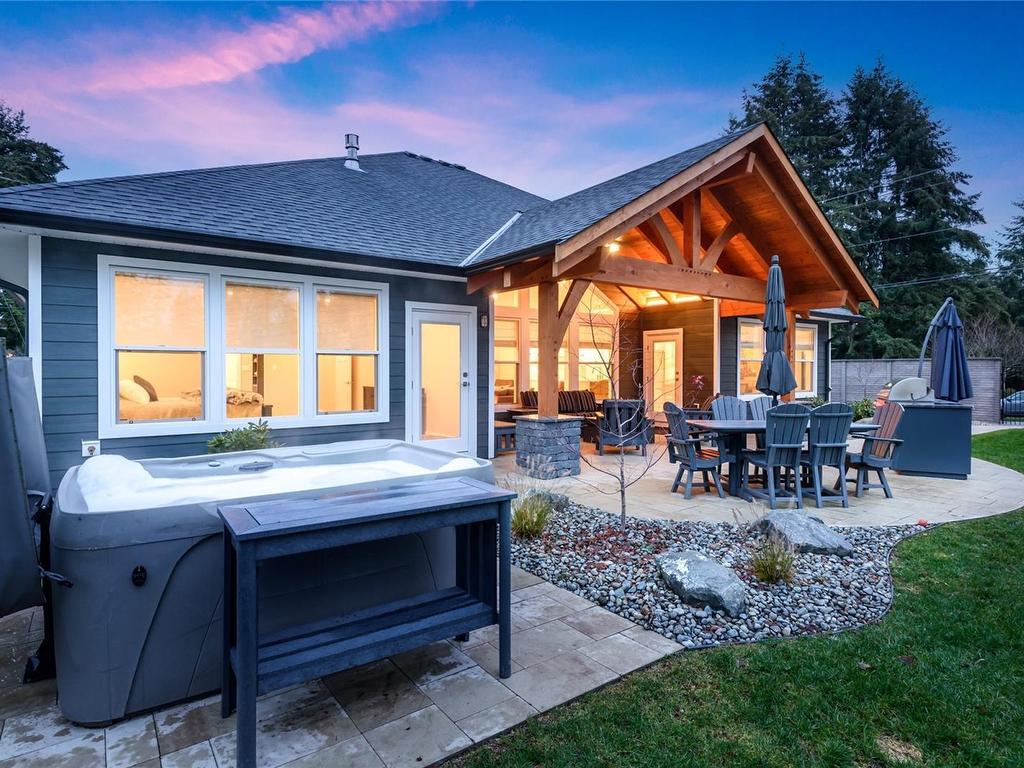 









8968


Henderson

Ave,
Black Creek,




BC
V9J 1A4

