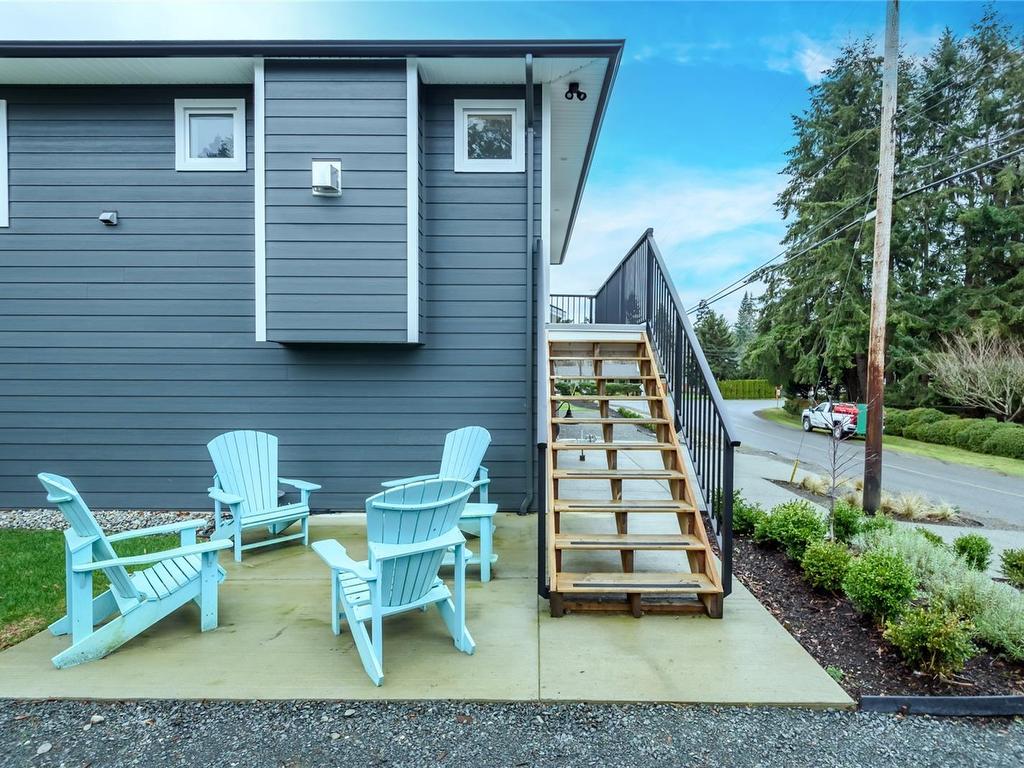 









8968


Henderson

Ave,
Black Creek,




BC
V9J 1A4

