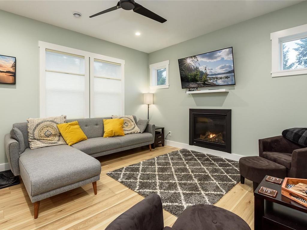 









8968


Henderson

Ave,
Black Creek,




BC
V9J 1A4

