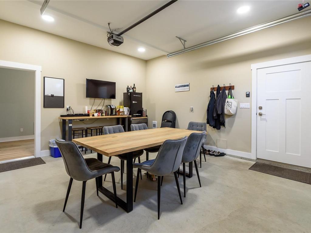 









8968


Henderson

Ave,
Black Creek,




BC
V9J 1A4

