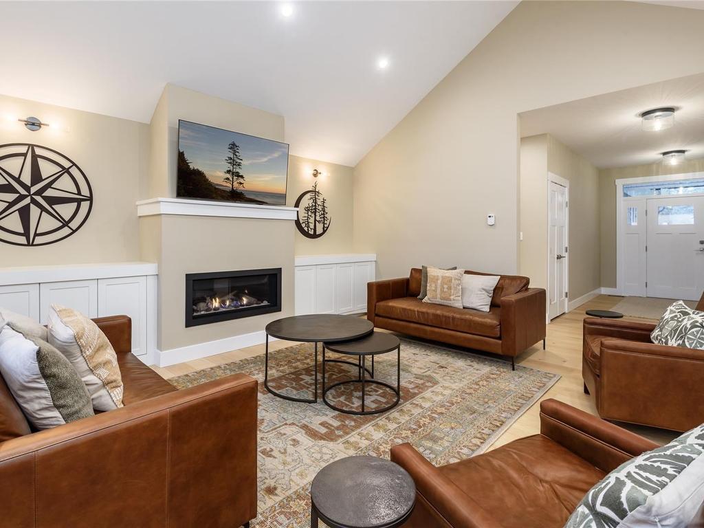 









8968


Henderson

Ave,
Black Creek,




BC
V9J 1A4

