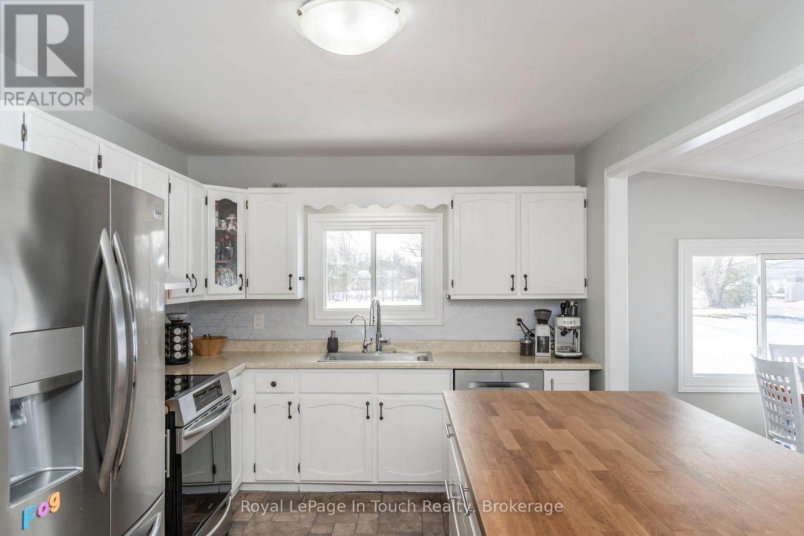 












164 DUCK BAY ROAD

,
Tay,




Ontario
L0K2C0

