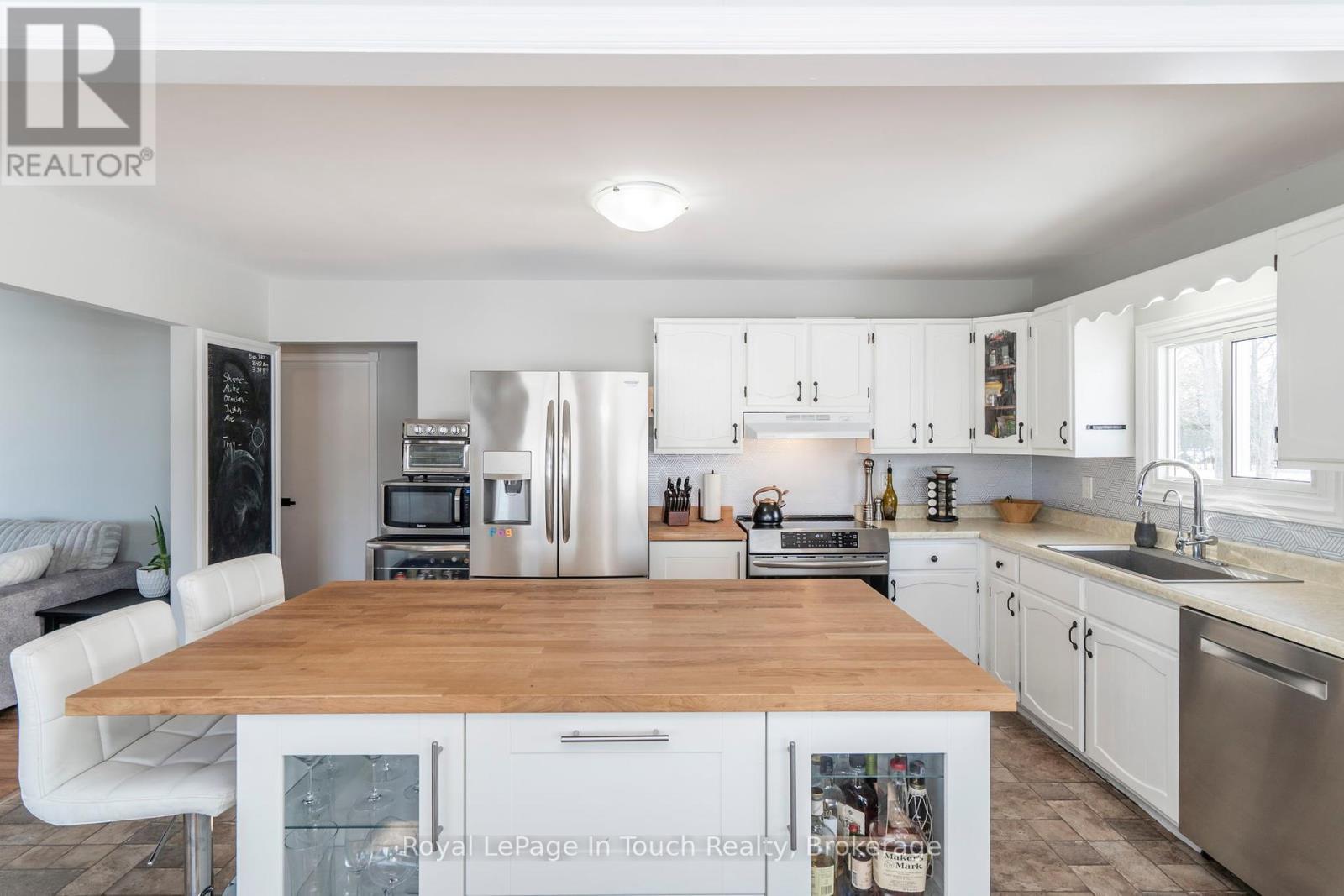 












164 DUCK BAY ROAD

,
Tay,




Ontario
L0K2C0

