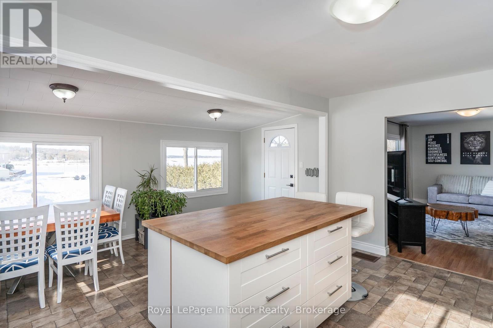 












164 DUCK BAY ROAD

,
Tay,




Ontario
L0K2C0

