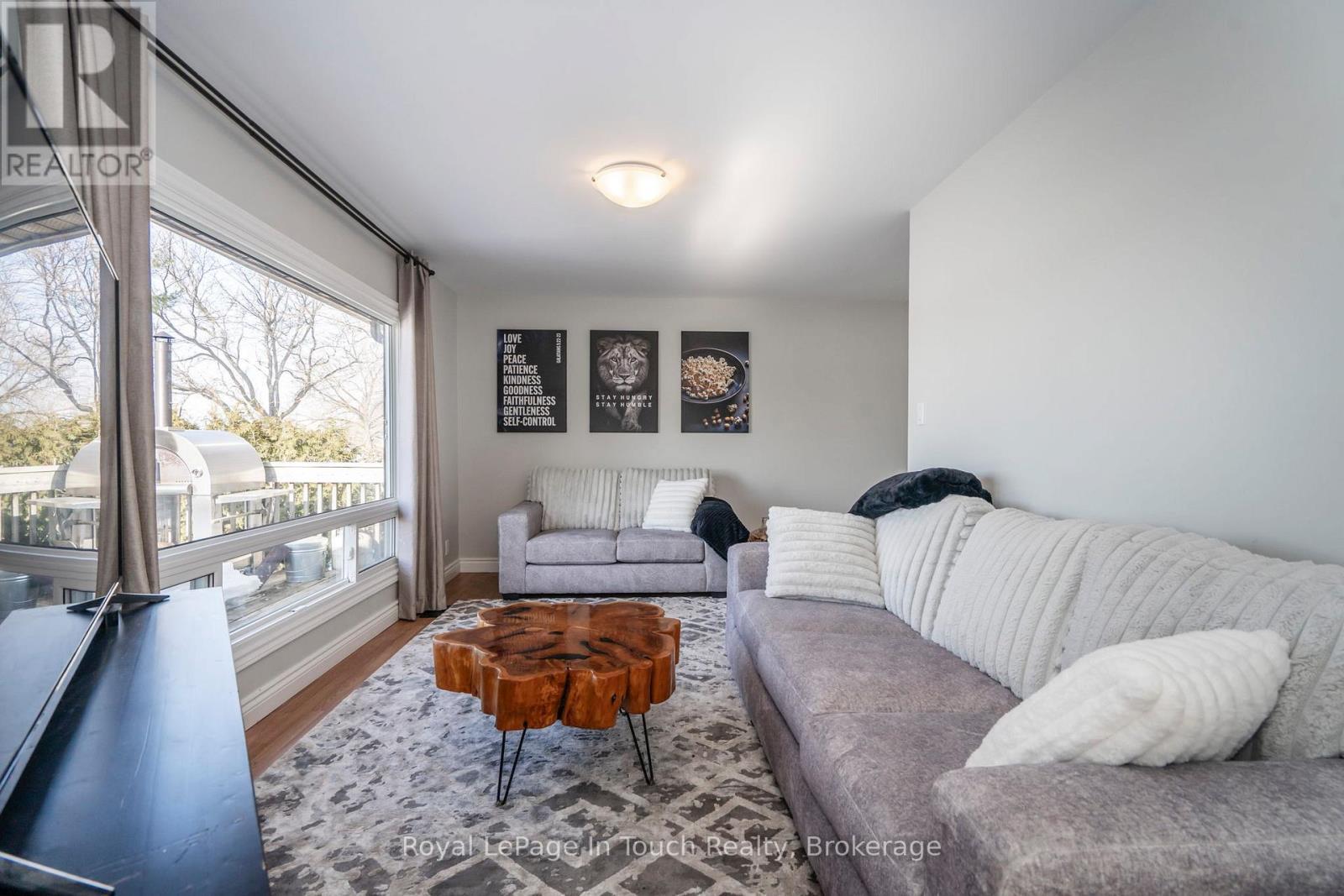 












164 DUCK BAY ROAD

,
Tay,




Ontario
L0K2C0

