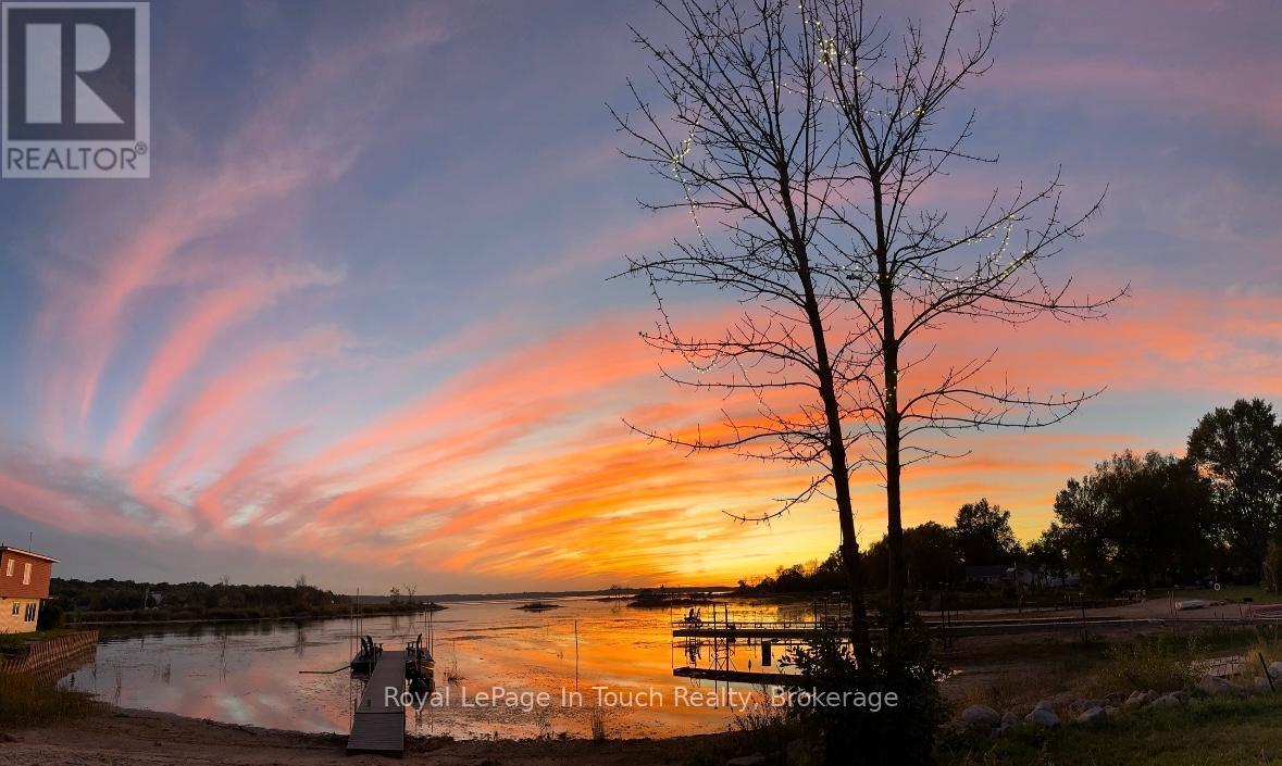 












164 DUCK BAY ROAD

,
Tay,




Ontario
L0K2C0

