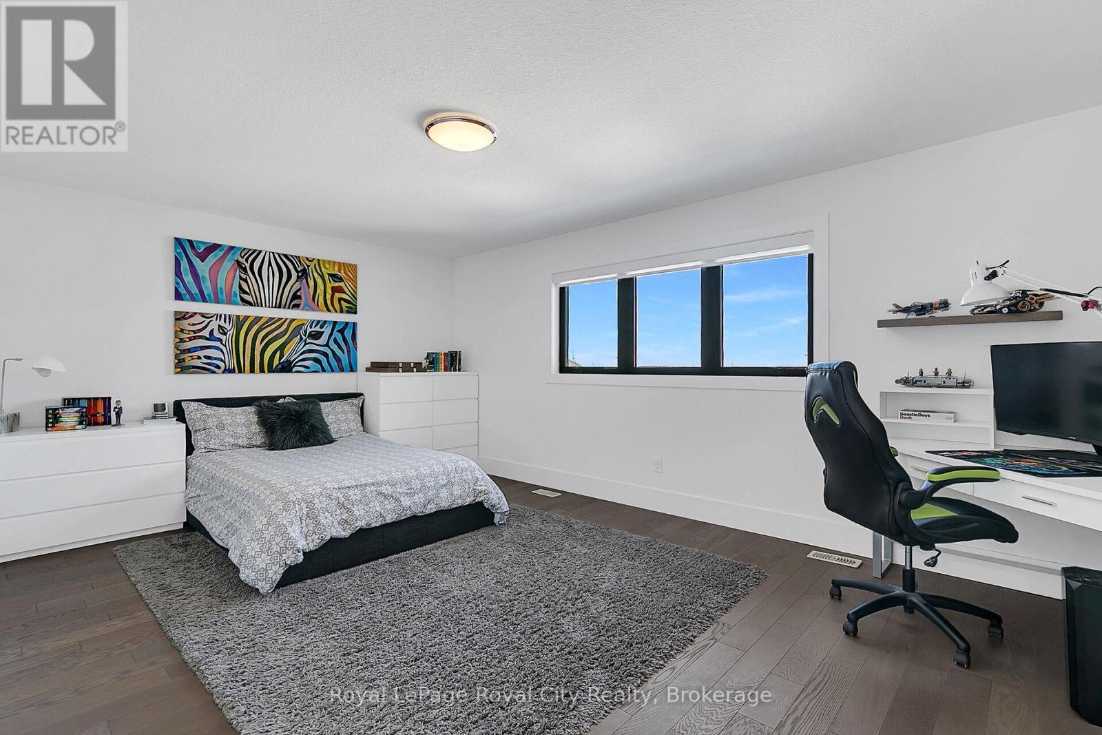 












303 GOSLING GARDENS

,
Guelph (Clairfields/Hanlon Business Park),




Ontario
N1L0M1

