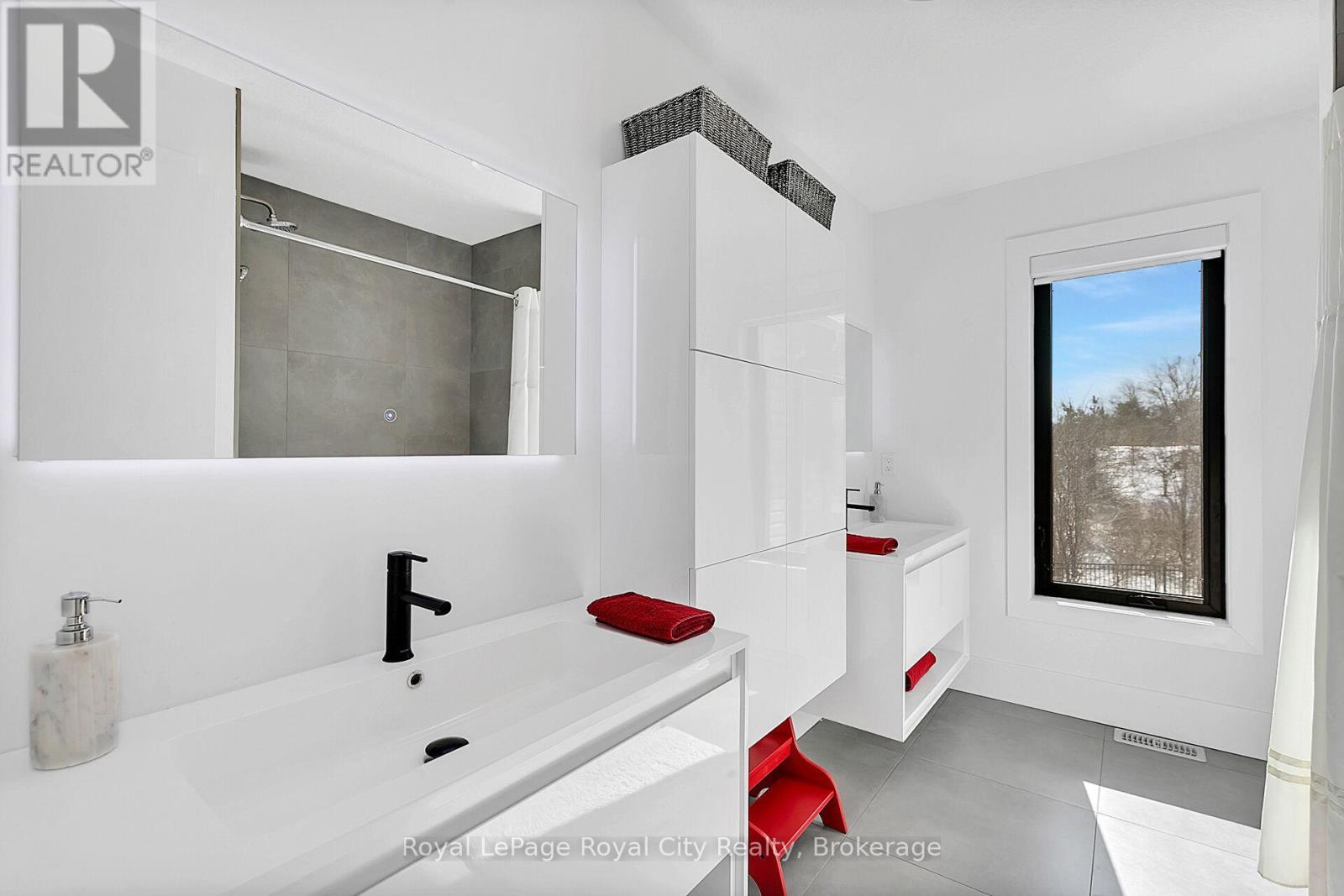 












303 GOSLING GARDENS

,
Guelph (Clairfields/Hanlon Business Park),




Ontario
N1L0M1

