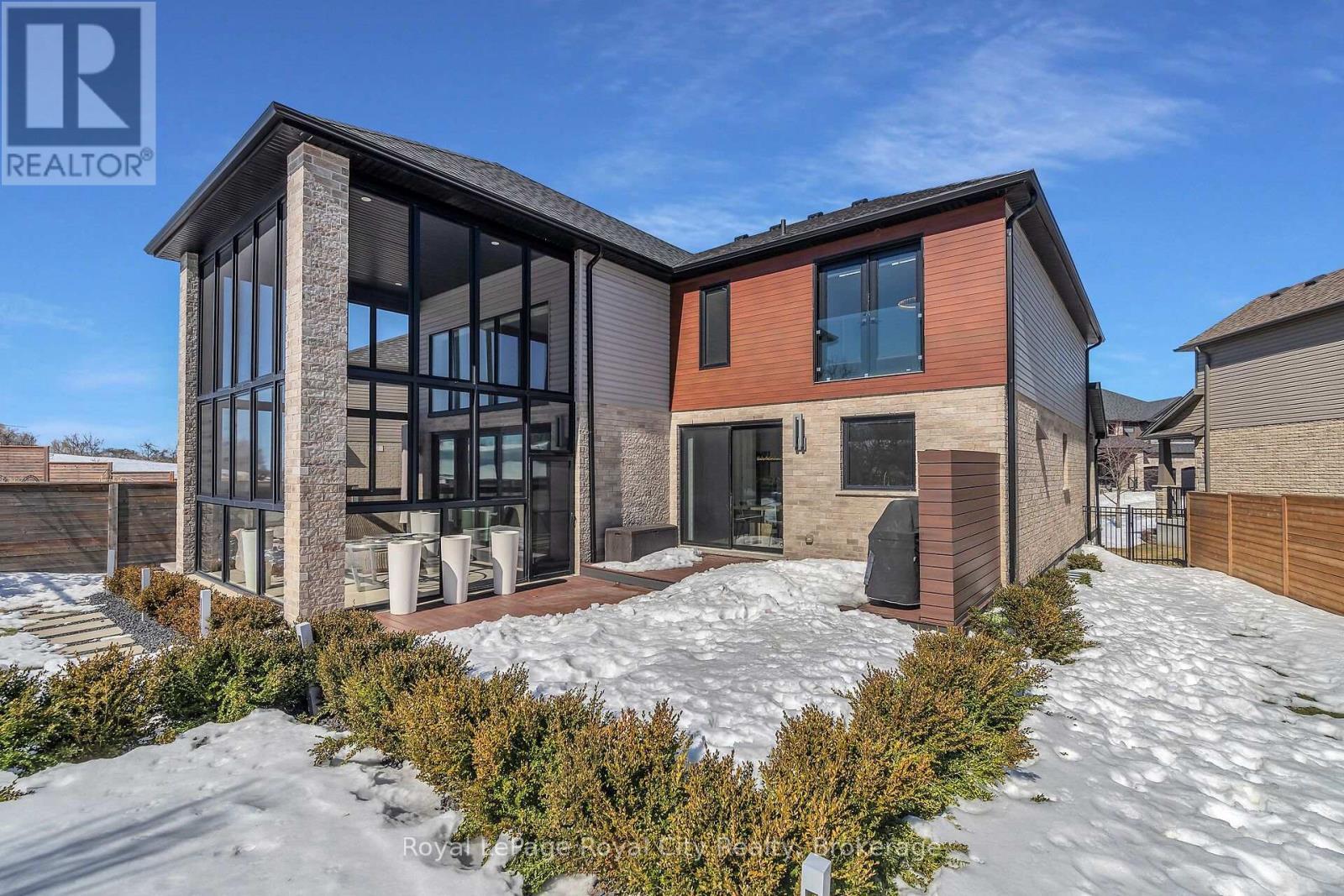 












303 GOSLING GARDENS

,
Guelph (Clairfields/Hanlon Business Park),




Ontario
N1L0M1

