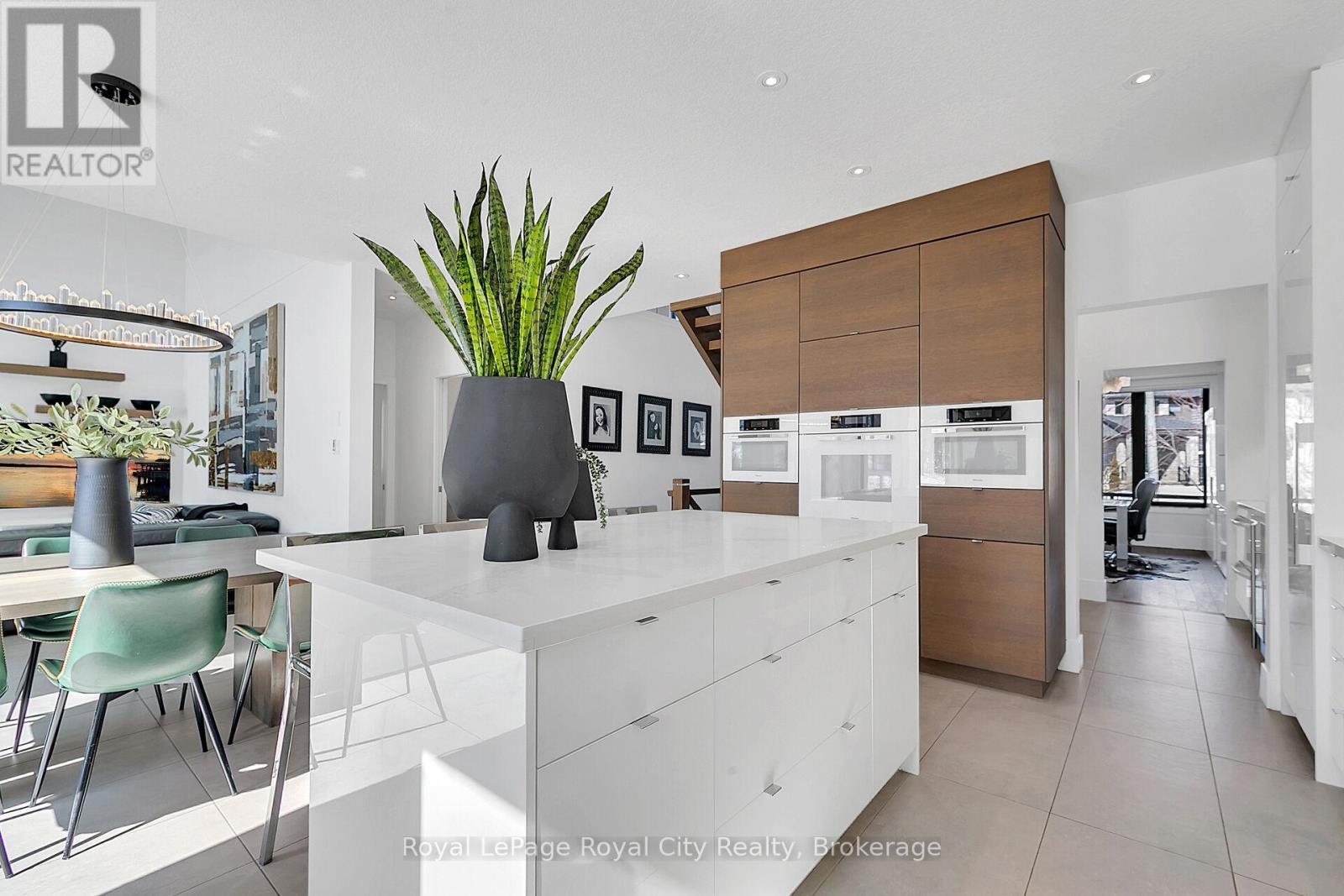 












303 GOSLING GARDENS

,
Guelph (Clairfields/Hanlon Business Park),




Ontario
N1L0M1

