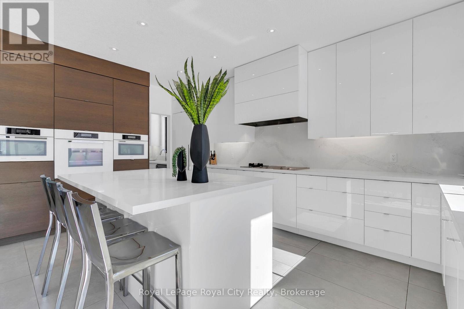 












303 GOSLING GARDENS

,
Guelph (Clairfields/Hanlon Business Park),




Ontario
N1L0M1

