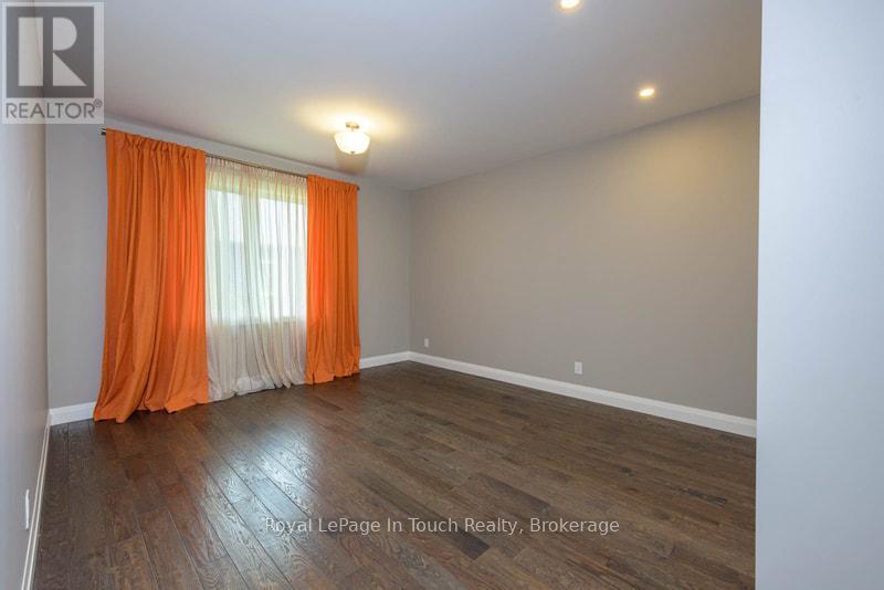 












57A MAPLEWOOD PARKWAY

,
Oro-Medonte,




Ontario
L3V0K2

