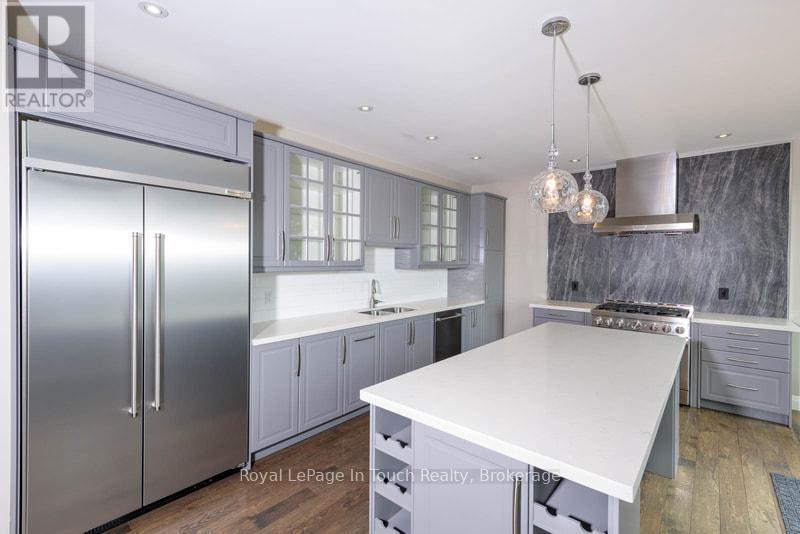 












57A MAPLEWOOD PARKWAY

,
Oro-Medonte,




Ontario
L3V0K2


