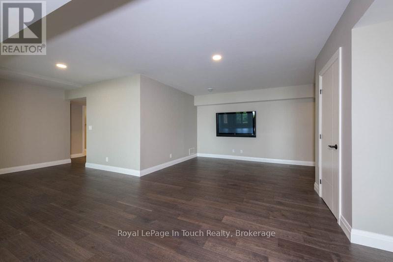 












57A MAPLEWOOD PARKWAY

,
Oro-Medonte,




Ontario
L3V0K2

