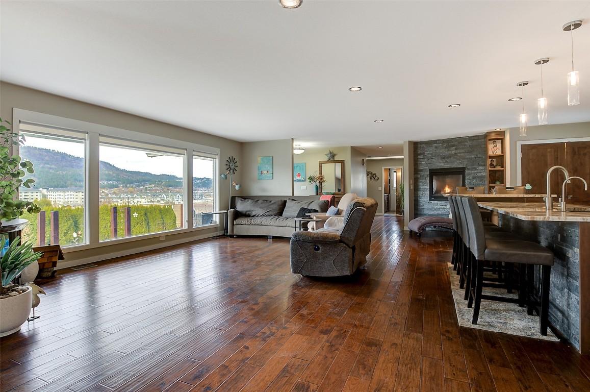 









371


Valley

Road, 1-3,
Kelowna,




BC
V1V 2E5

