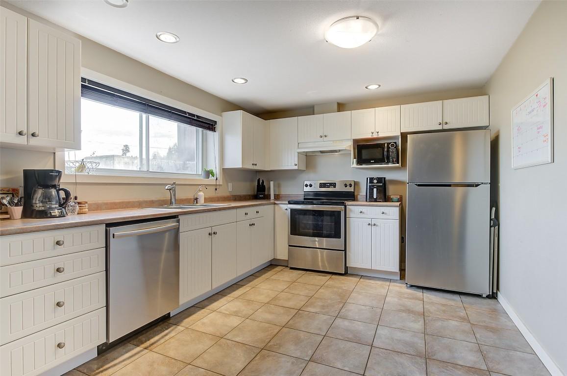 









371


Valley

Road, 1-3,
Kelowna,




BC
V1V 2E5

