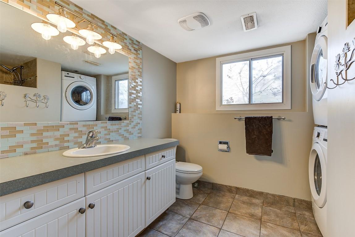 









371


Valley

Road, 1-3,
Kelowna,




BC
V1V 2E5

