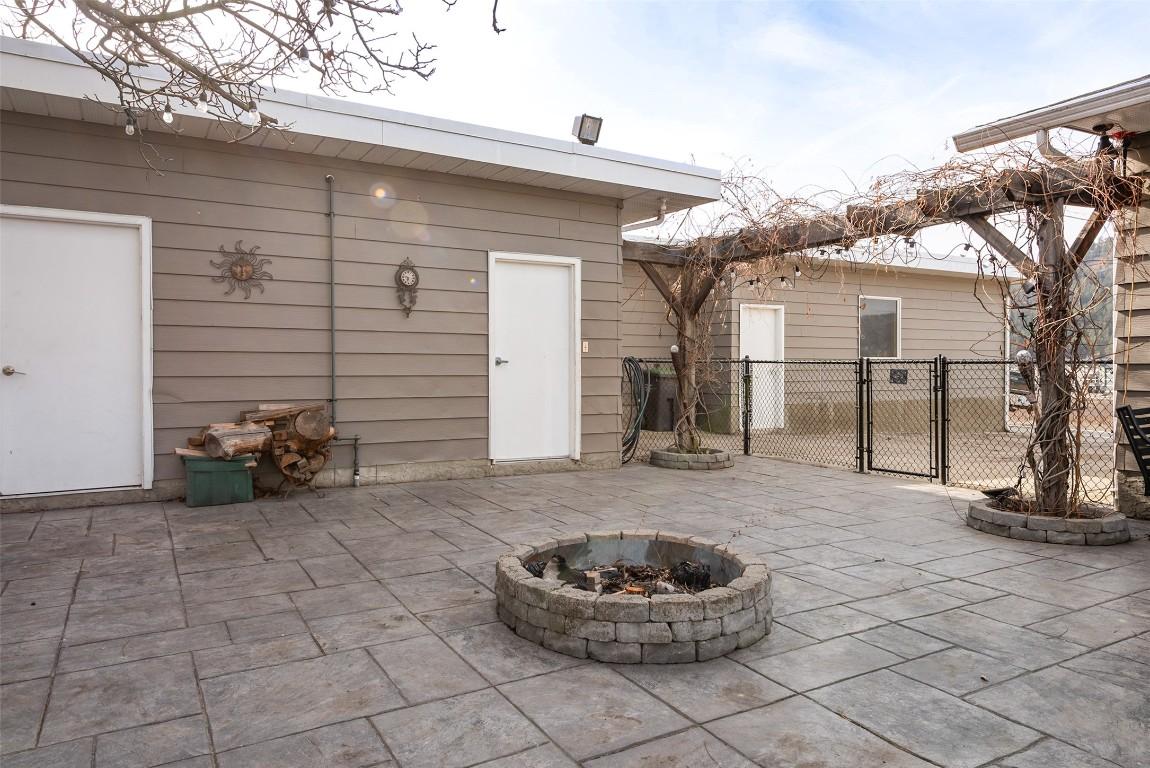 









371


Valley

Road, 1-3,
Kelowna,




BC
V1V 2E5

