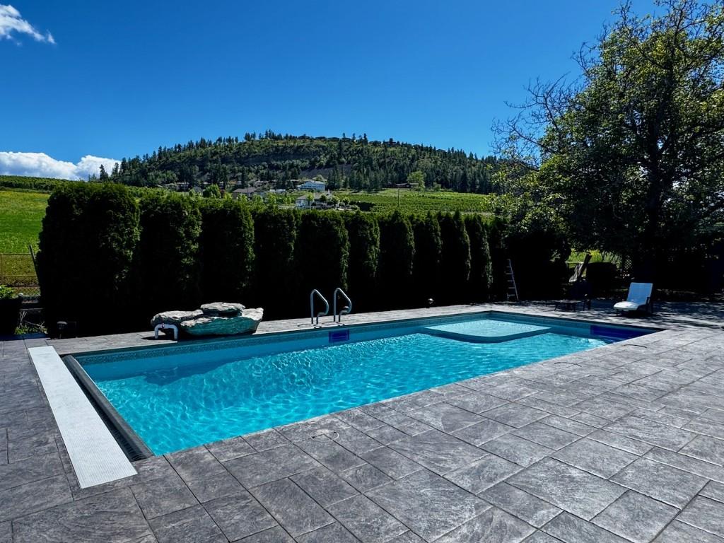 









371


Valley

Road, 1-3,
Kelowna,




BC
V1V 2E5

