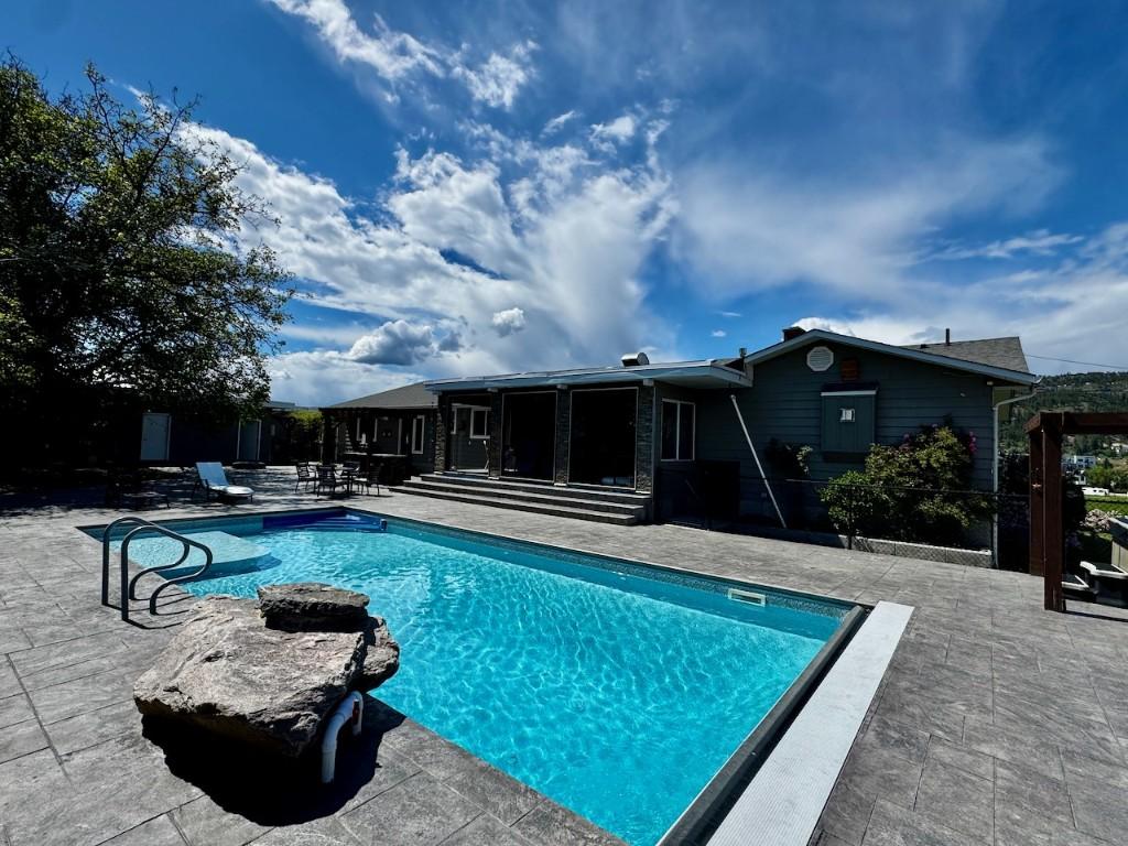 









371


Valley

Road, 1-3,
Kelowna,




BC
V1V 2E5

