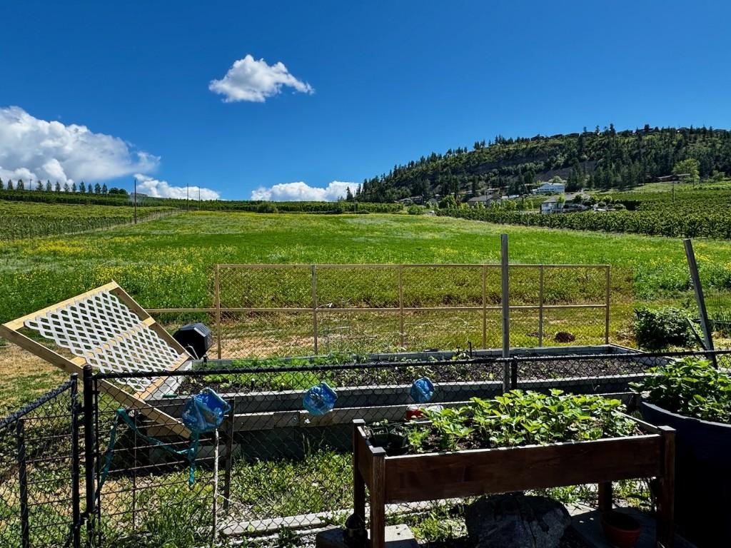 









371


Valley

Road, 1-3,
Kelowna,




BC
V1V 2E5

