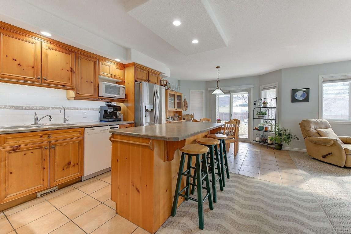 









371


Valley

Road, 1-3,
Kelowna,




BC
V1V 2E5

