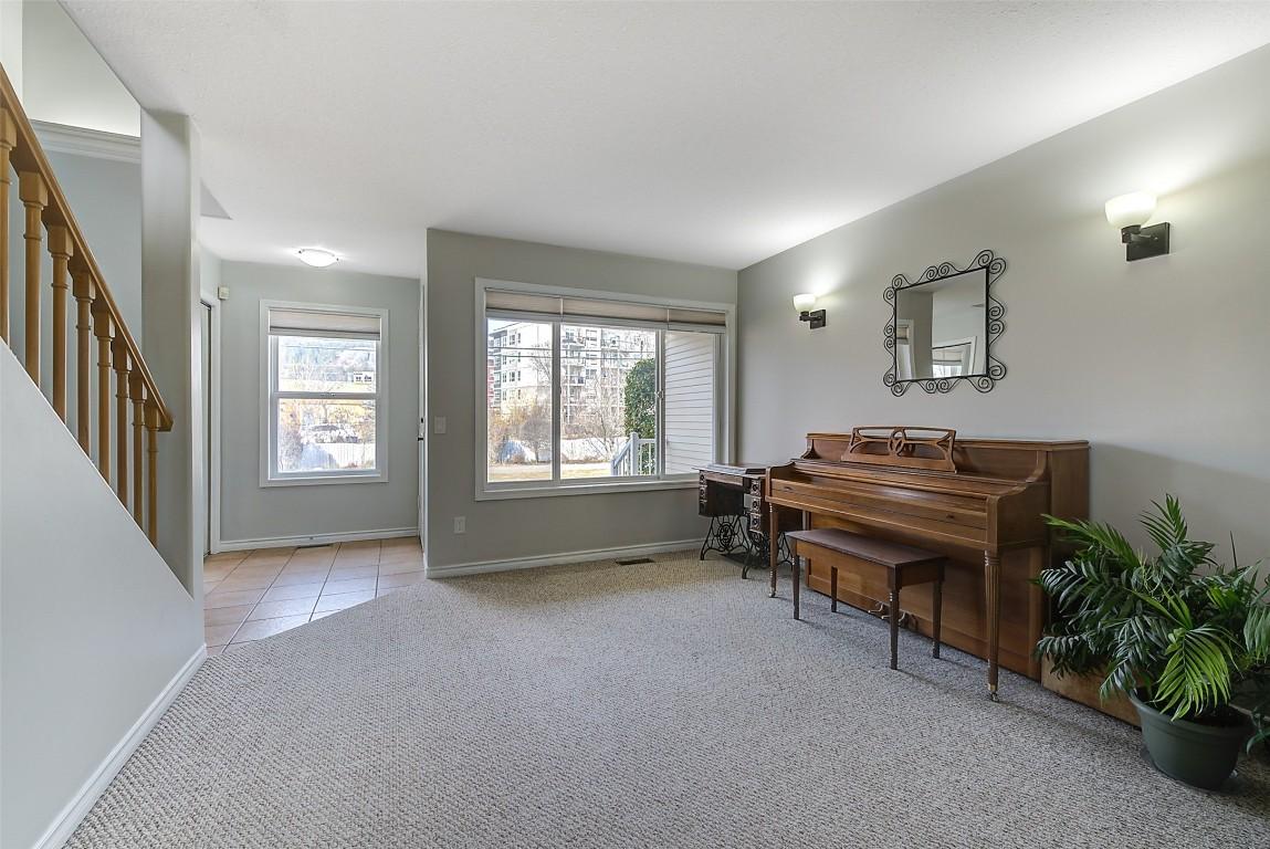 









371


Valley

Road, 1-3,
Kelowna,




BC
V1V 2E5

