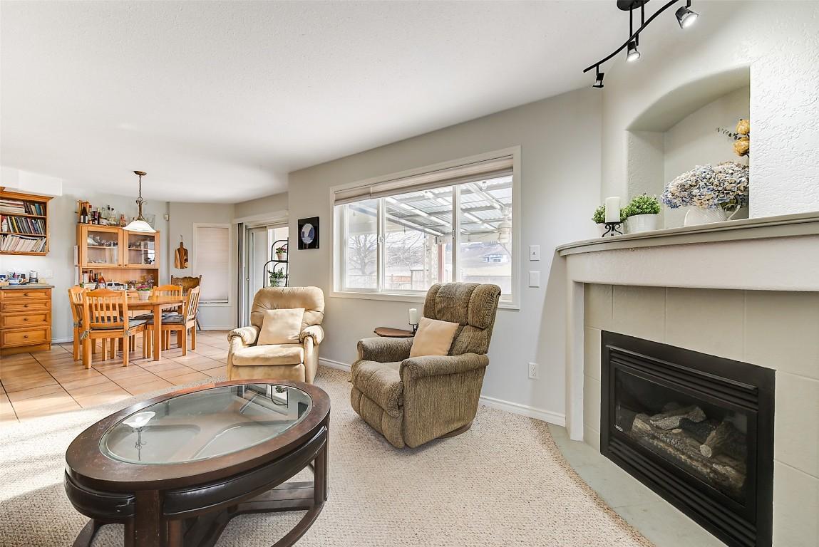 









371


Valley

Road, 1-3,
Kelowna,




BC
V1V 2E5

