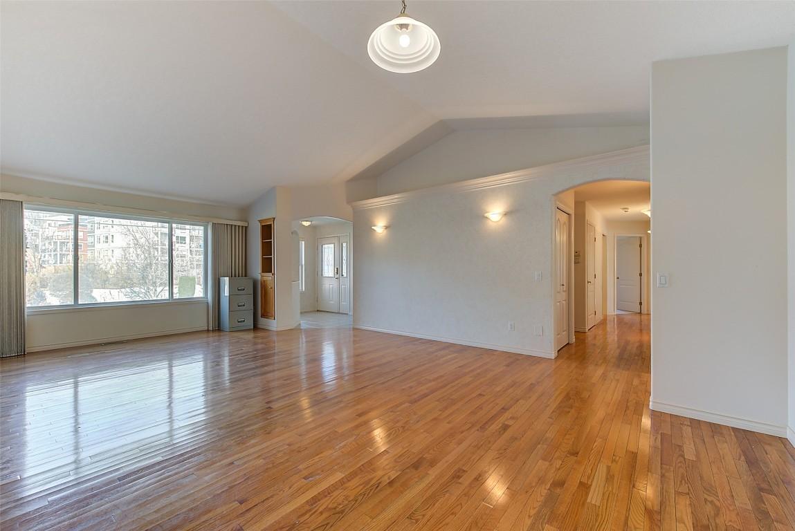 









371


Valley

Road, 1-3,
Kelowna,




BC
V1V 2E5

