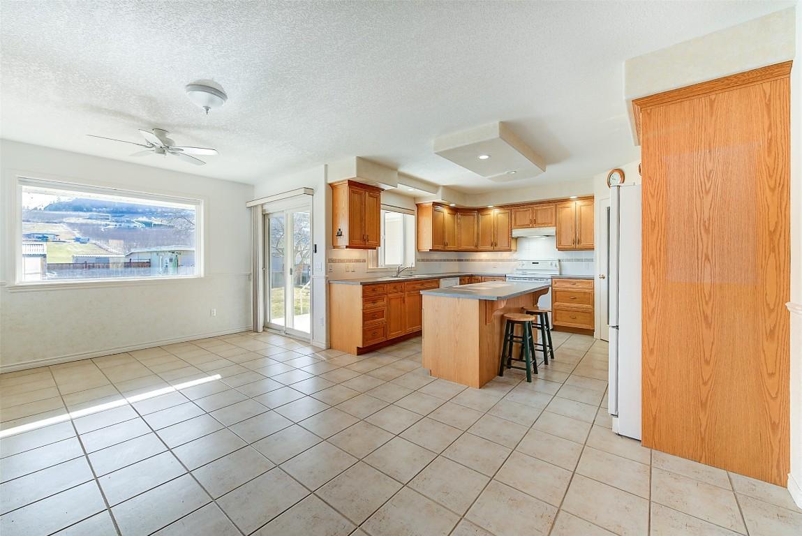 









371


Valley

Road, 1-3,
Kelowna,




BC
V1V 2E5

