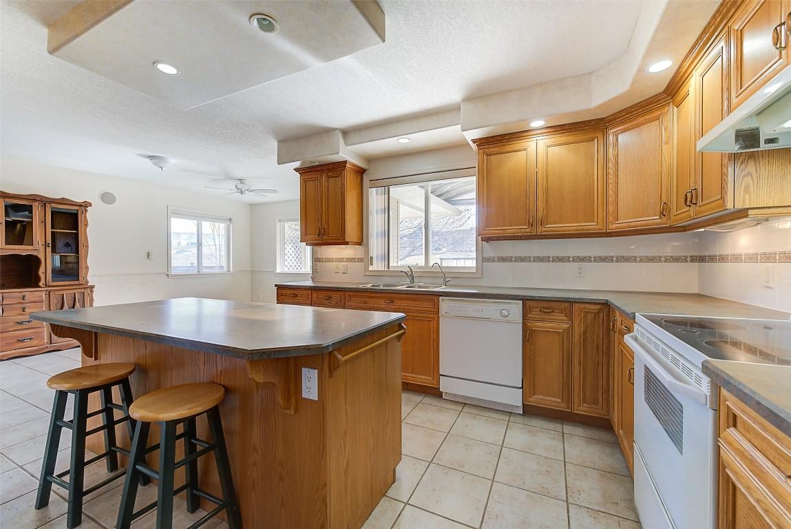 









371


Valley

Road, 1-3,
Kelowna,




BC
V1V 2E5

