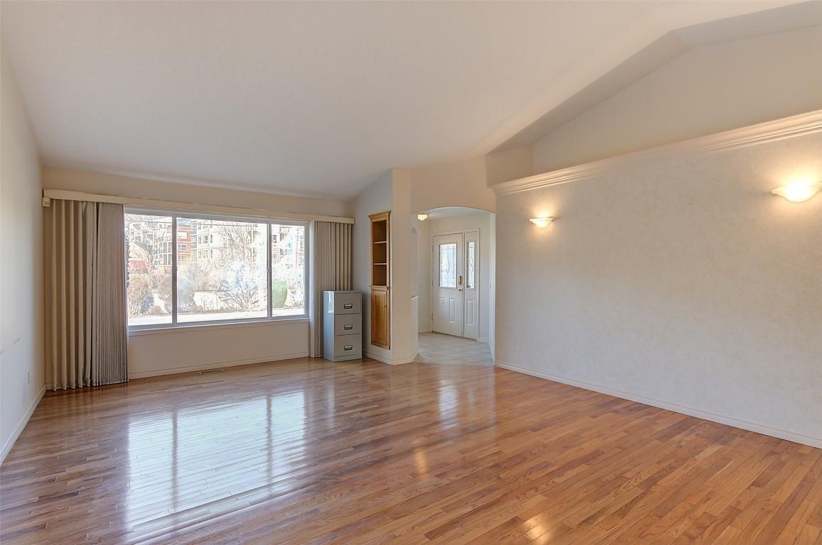 









371


Valley

Road, 1-3,
Kelowna,




BC
V1V 2E5

