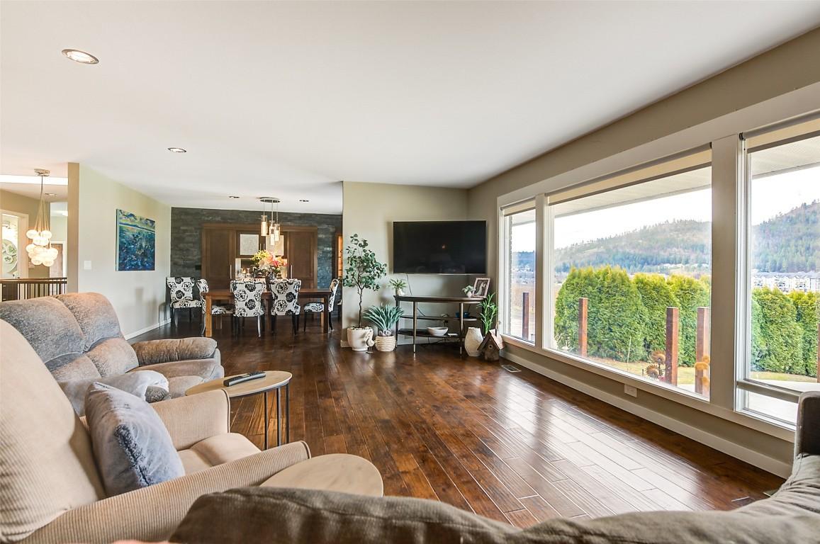 









371


Valley

Road, 1-3,
Kelowna,




BC
V1V 2E5

