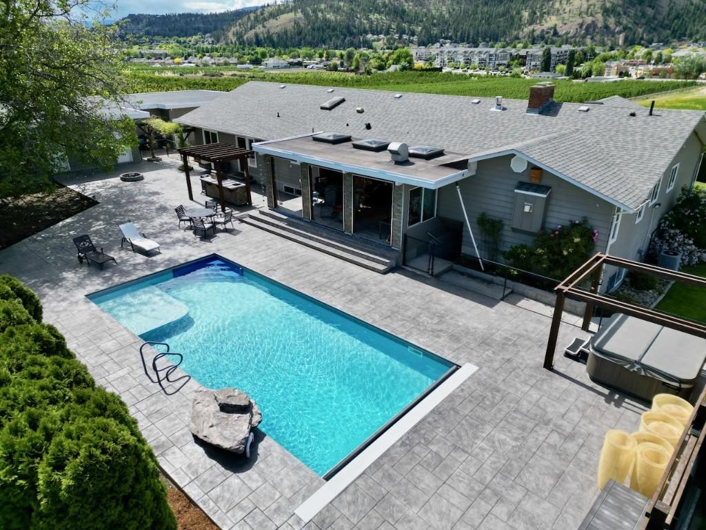 









371


Valley

Road, 1-3,
Kelowna,




BC
V1V 2E5

