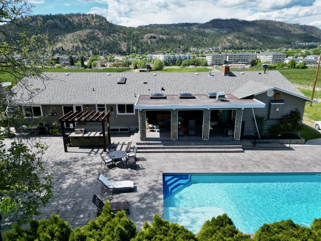 









371


Valley

Road, 1-3,
Kelowna,




BC
V1V 2E5

