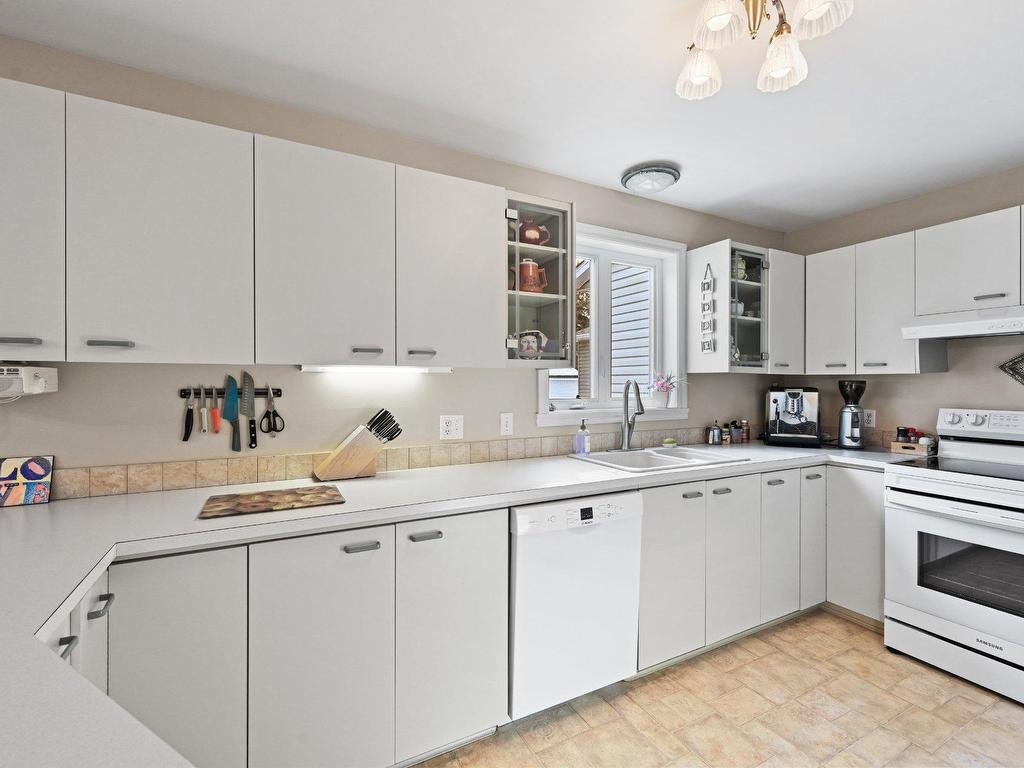 









12


Rue Sébastien

,
Saint-Jean-sur-Richelieu,




QC
J2W1T1

