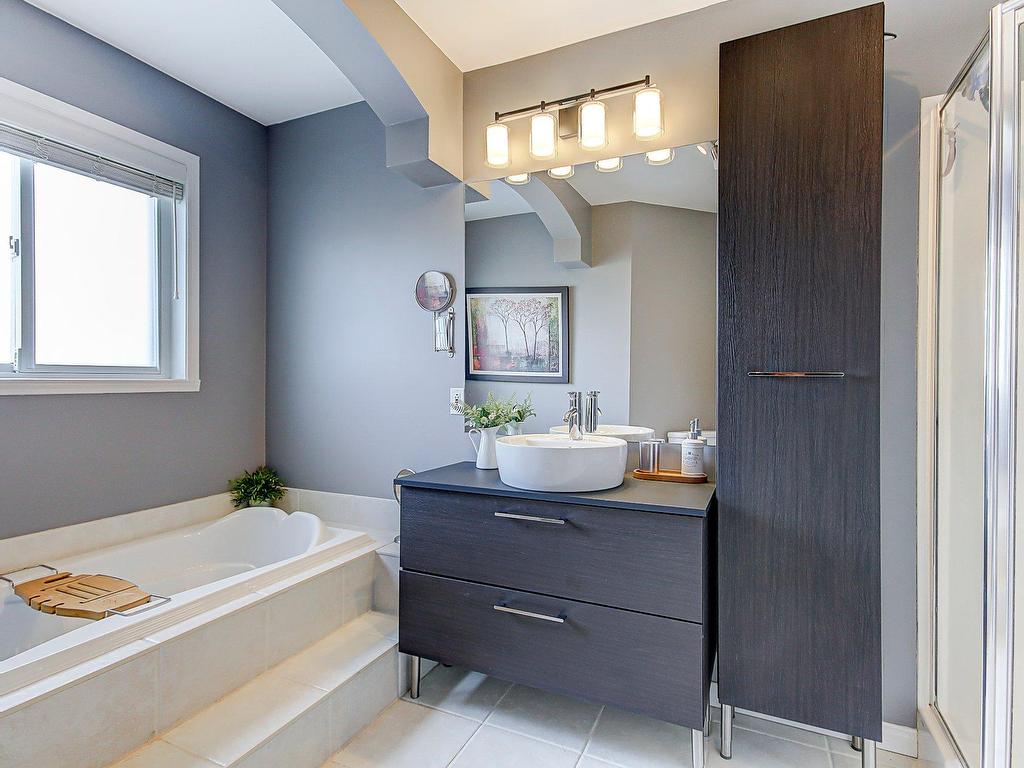 









100


Place d'Amboise

,
Sainte-Julie,




QC
J3E2M9

