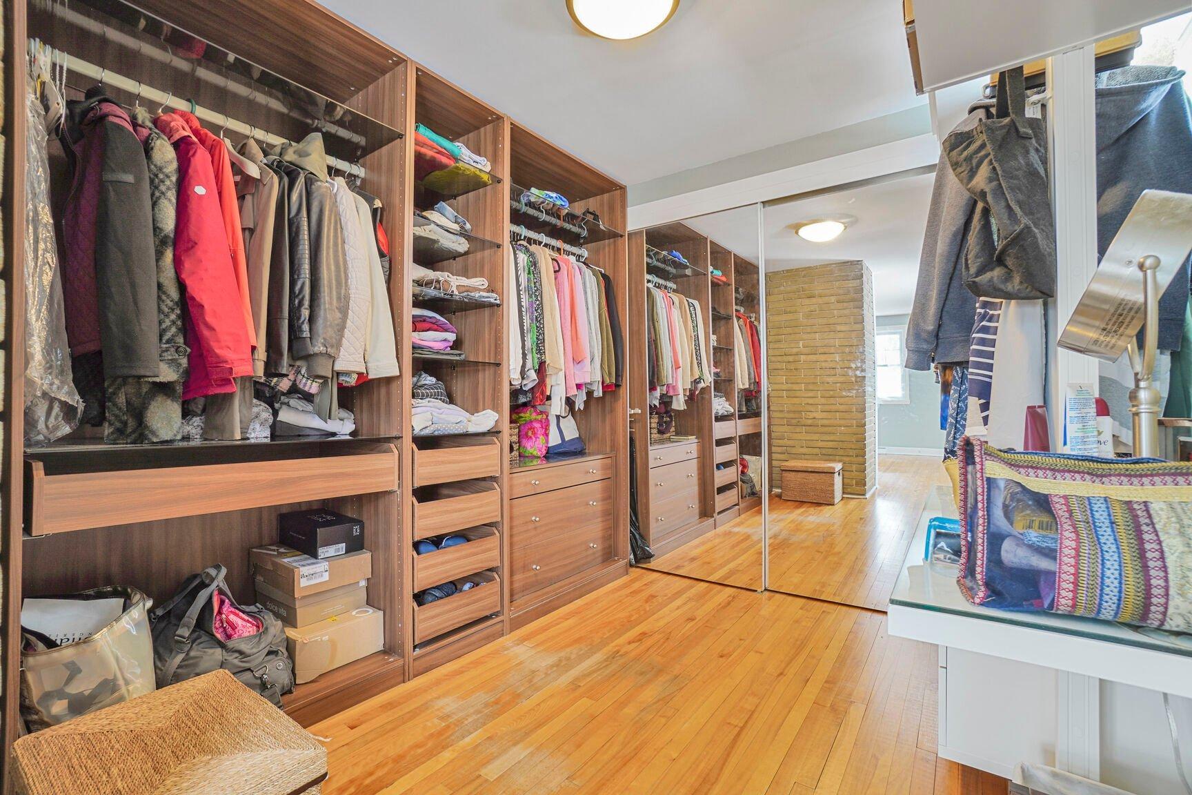 









10


Av. Muir Park

,
Senneville,




QC
H9X1V2

