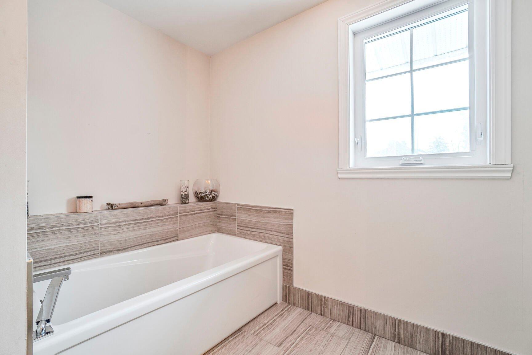 









10


Av. Muir Park

,
Senneville,




QC
H9X1V2

