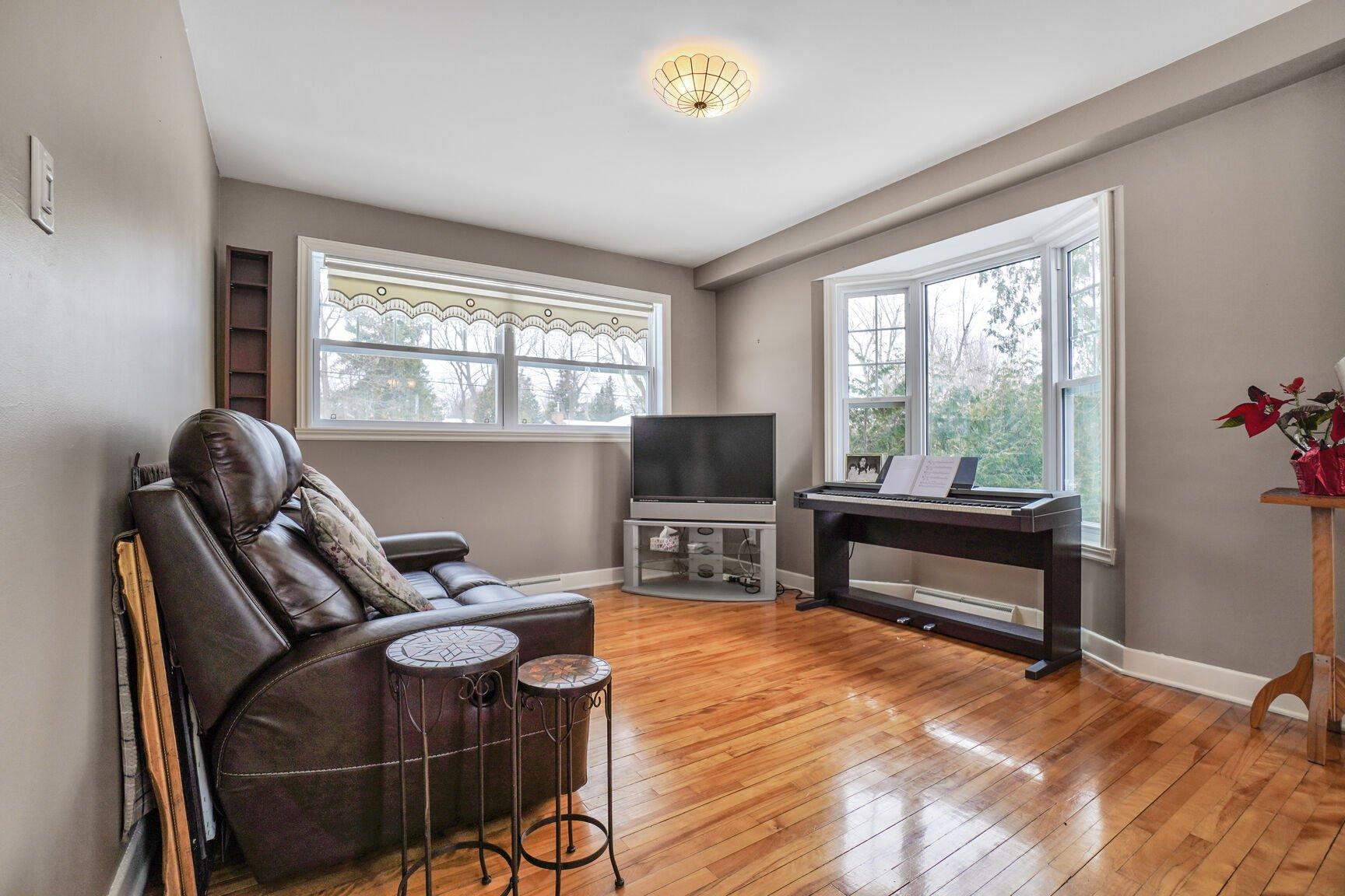 









10


Av. Muir Park

,
Senneville,




QC
H9X1V2

