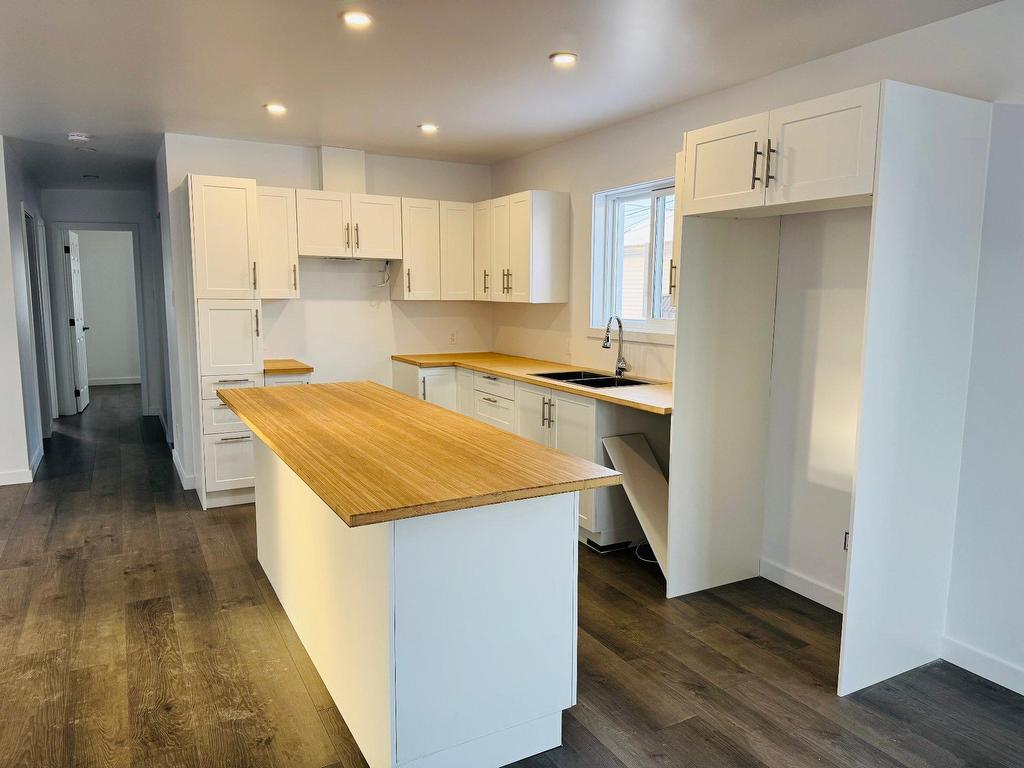 









1585


1re Rue

,
Havre-Saint-Pierre,




QC
G0G1P0

