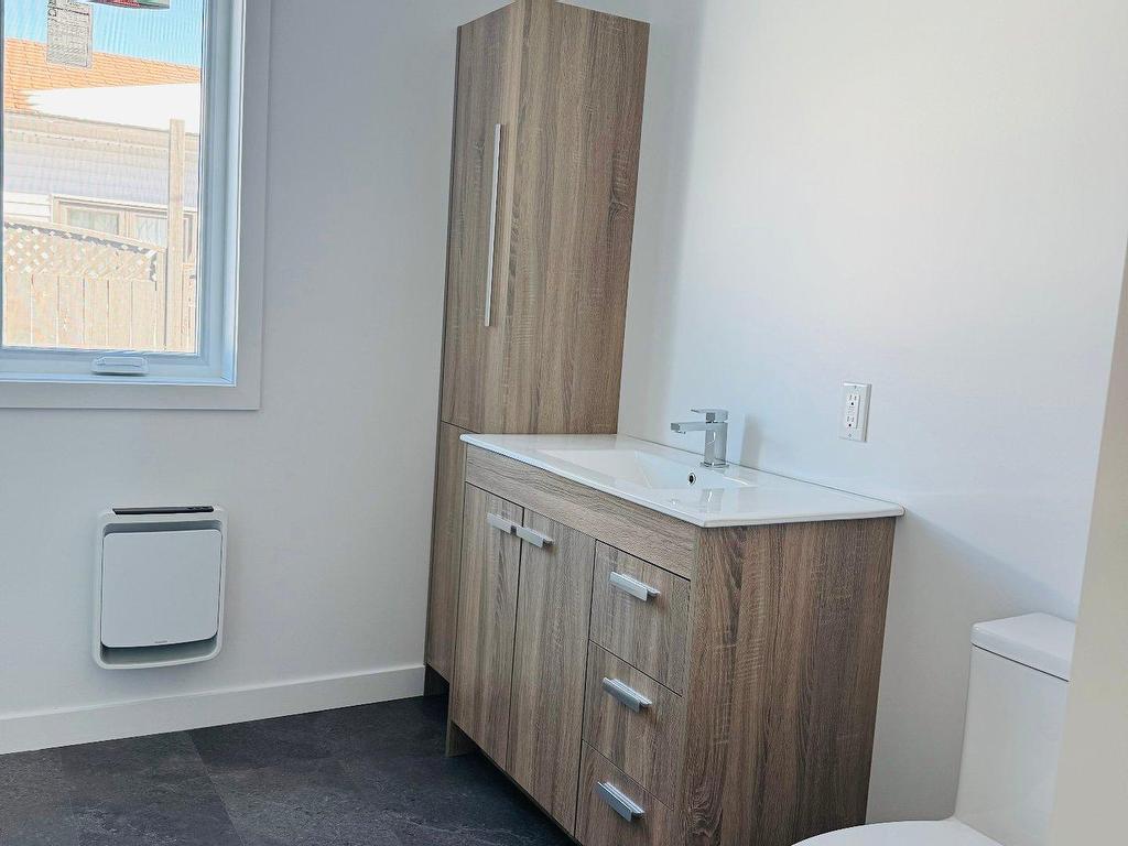 









1585


1re Rue

,
Havre-Saint-Pierre,




QC
G0G1P0

