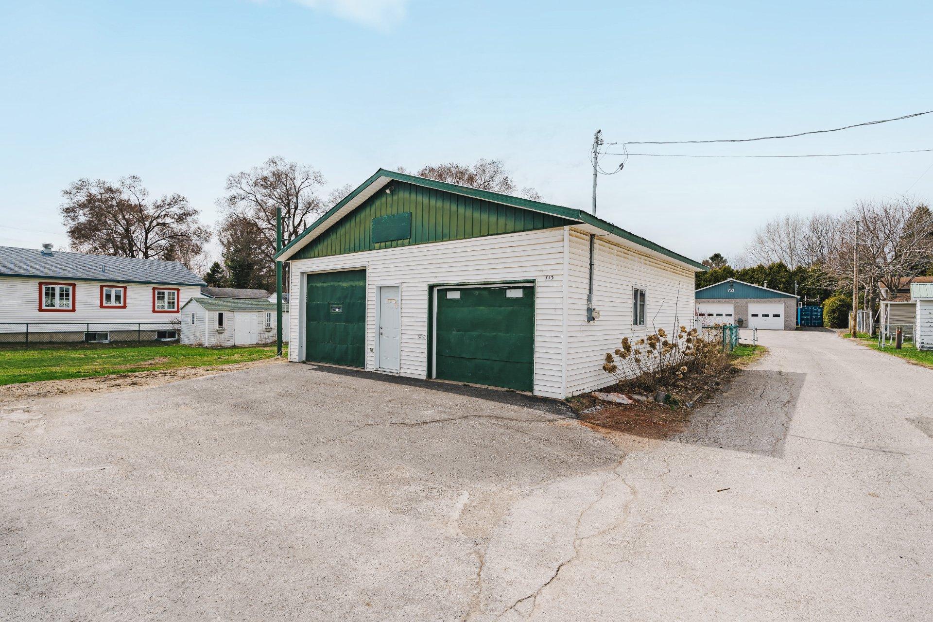 









721


Rue Notre-Dame

,
Lavaltrie,




QC
J5T1P7

